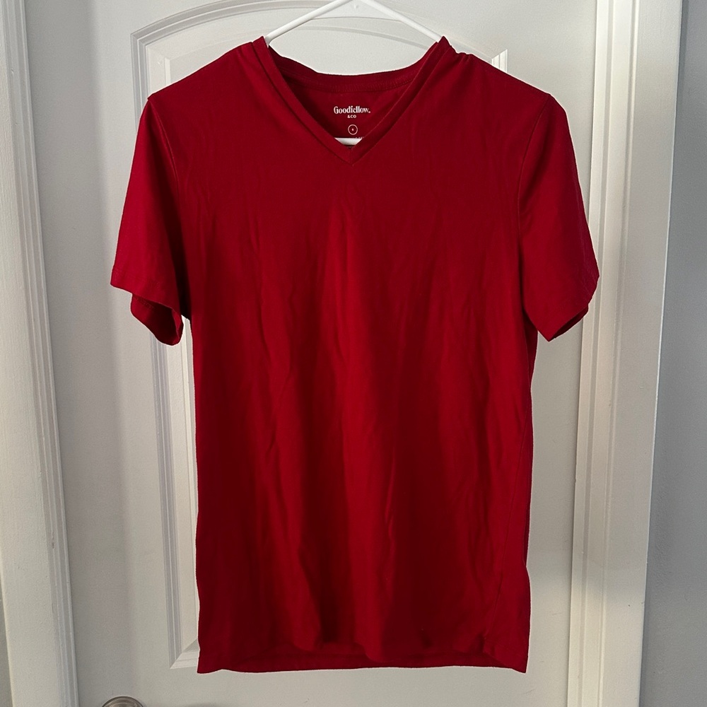 Goodfellow men’s tee Small red v neck